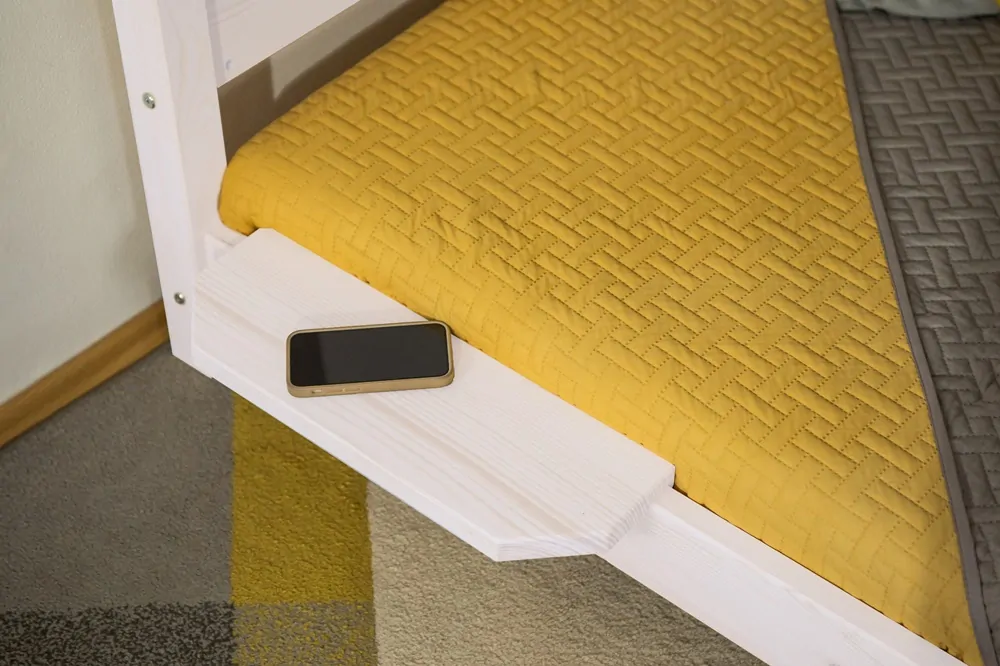 MAXIDO Závěsná police k posteli Zkosená šedá