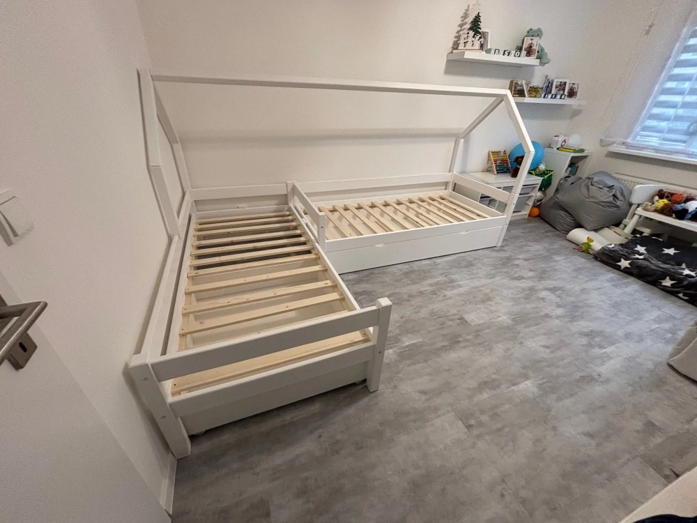 Domečková postel pro dvě děti Snílek